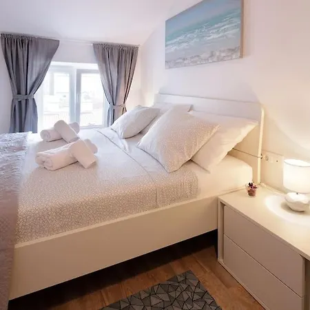 Centrally Located Seagull 리예카