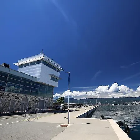 Centrally Located Seagull דירה